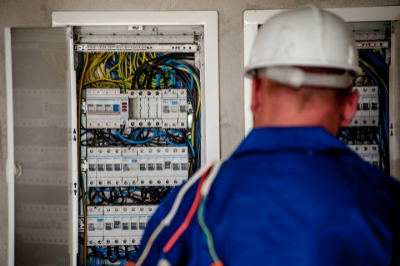 Elektroniker Job